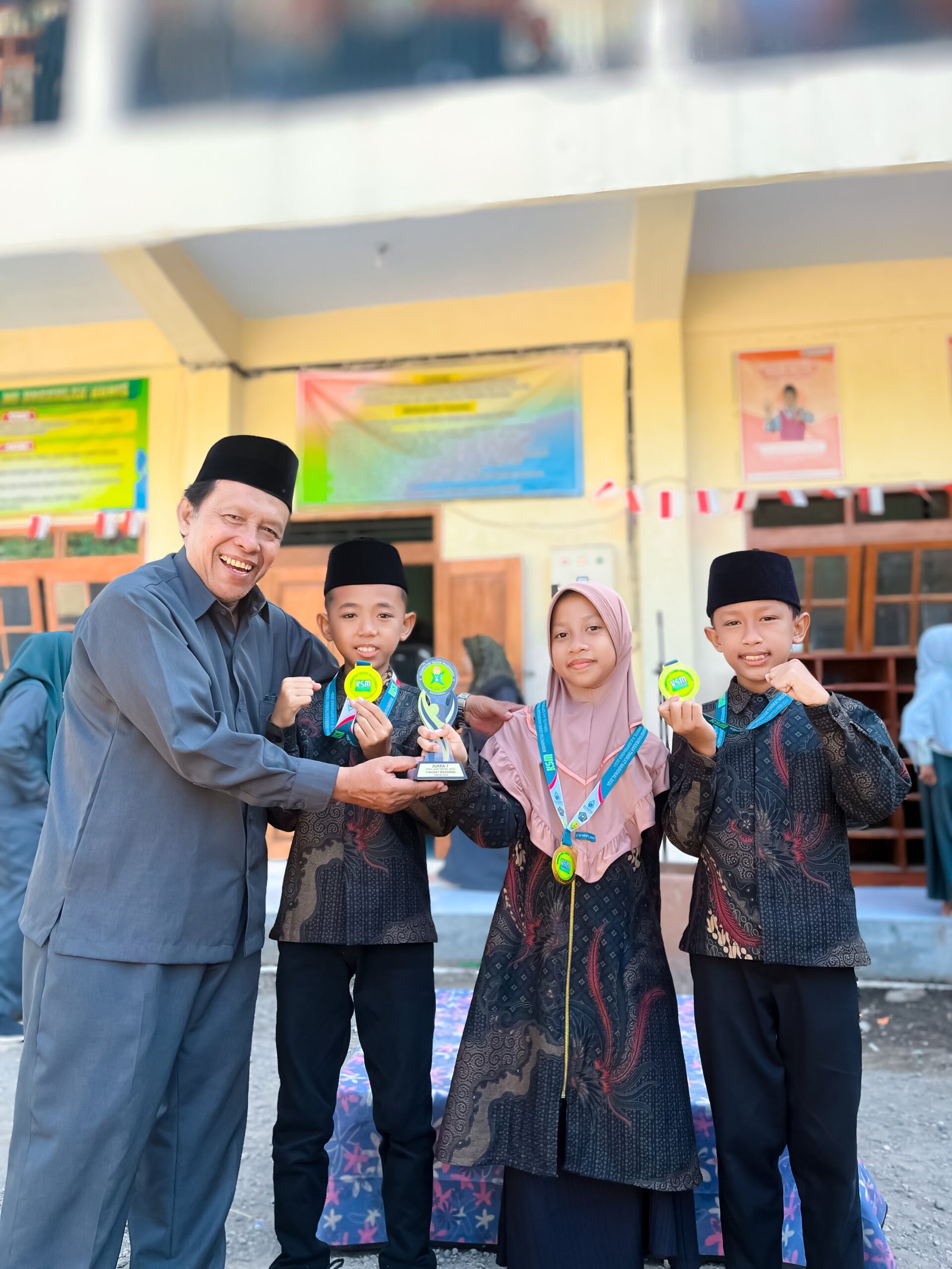 Raih Medali Emas Di Ternate! Tim Ksatria Baja Hitam MI Unggulan Nuris Jember Guncang KSM Nasional 2024!